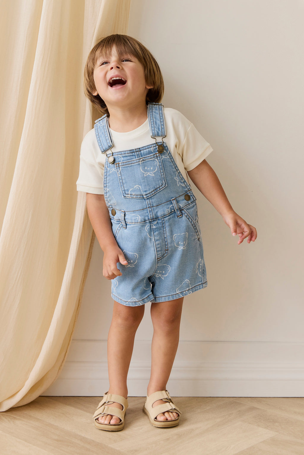 Salopette courte classique en coton avec bretelles réglables et poche bavette pour bébés et tout-petits