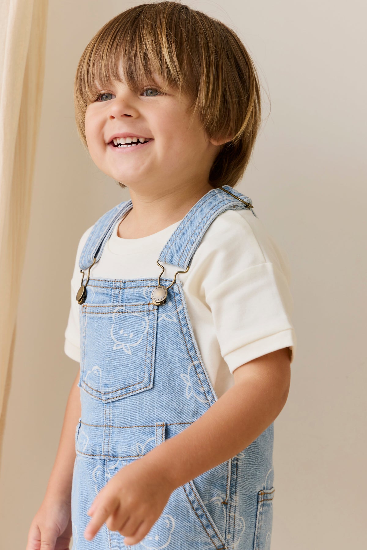 Salopette courte classique en coton avec bretelles réglables et poche bavette pour bébés et tout-petits