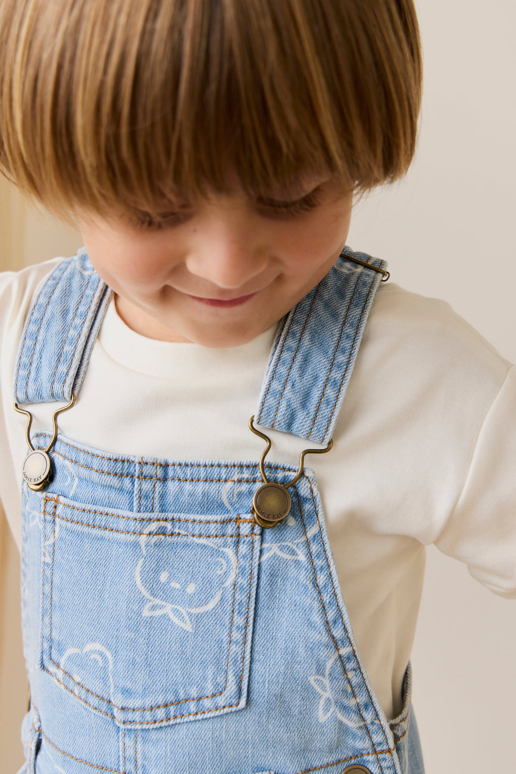 Salopette courte classique en coton avec bretelles réglables et poche bavette pour bébés et tout-petits