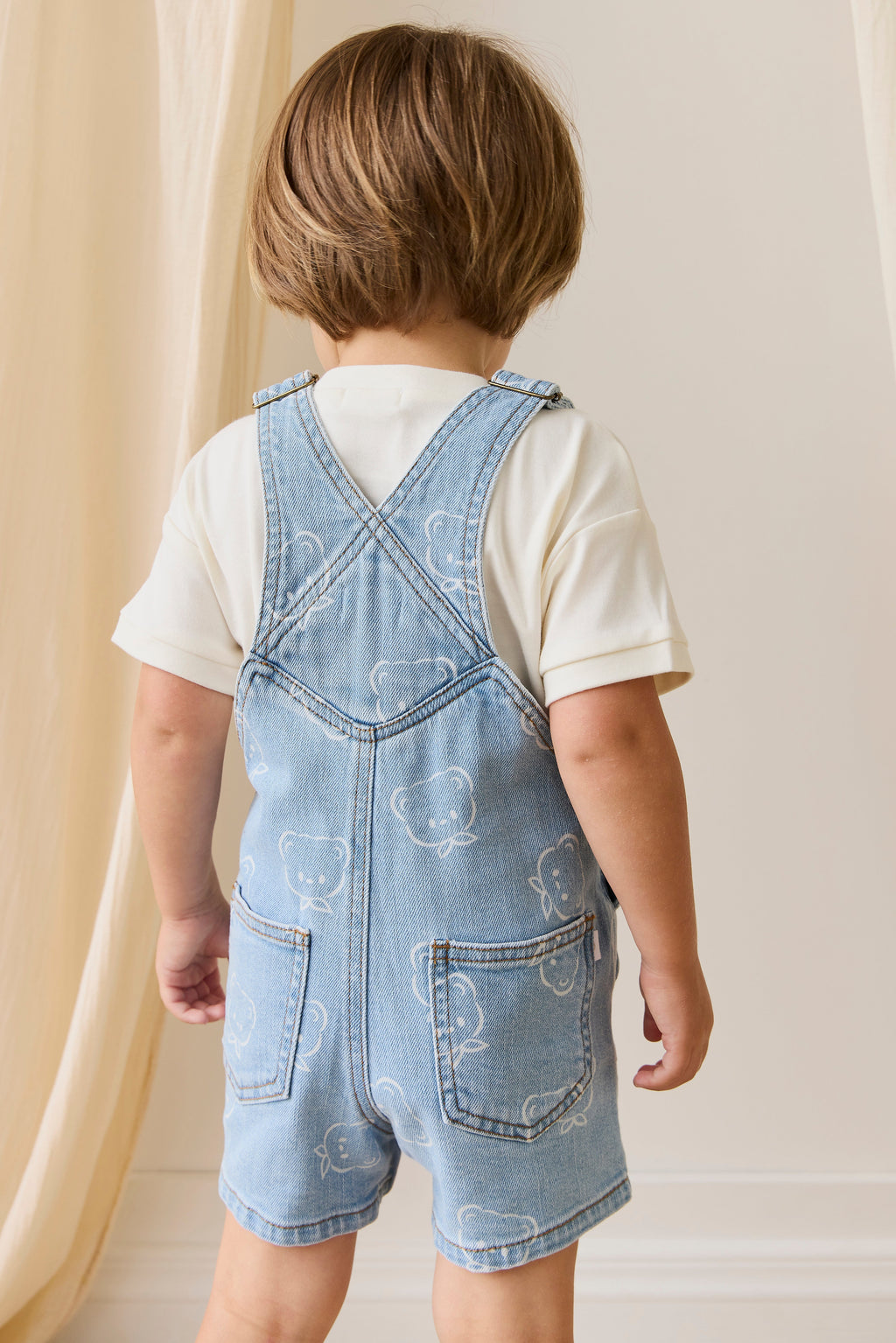Salopette courte classique en coton avec bretelles réglables et poche bavette pour bébés et tout-petits