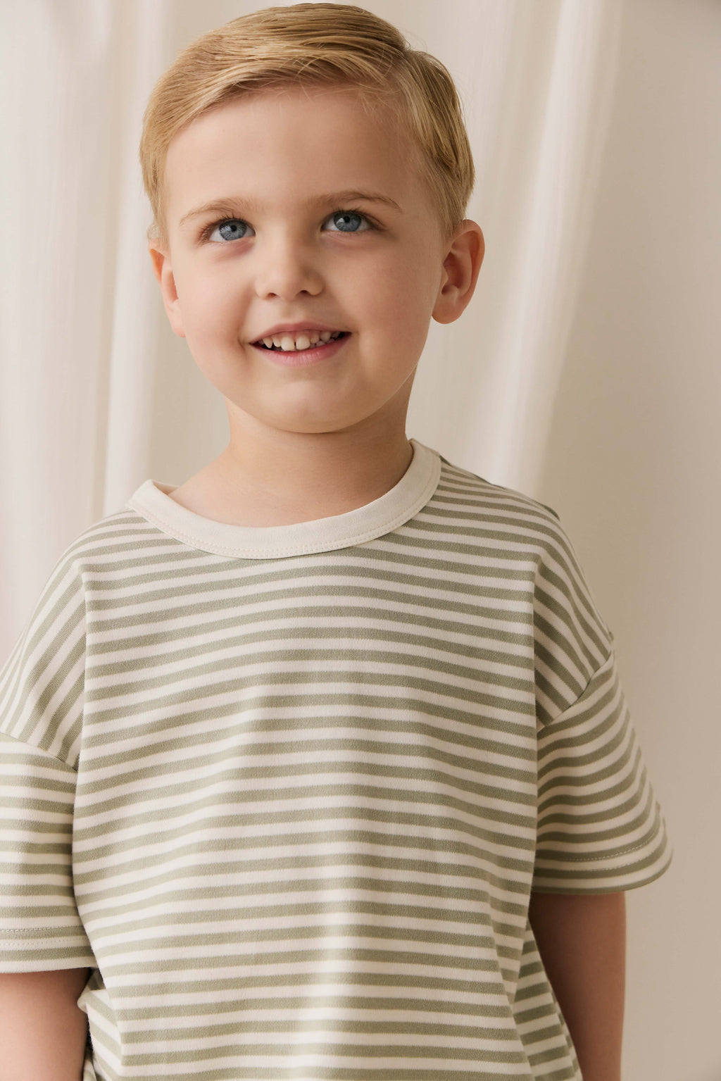 T-shirt classique en coton Pima rayé vert et blanc avec tissu infroissable pour enfants