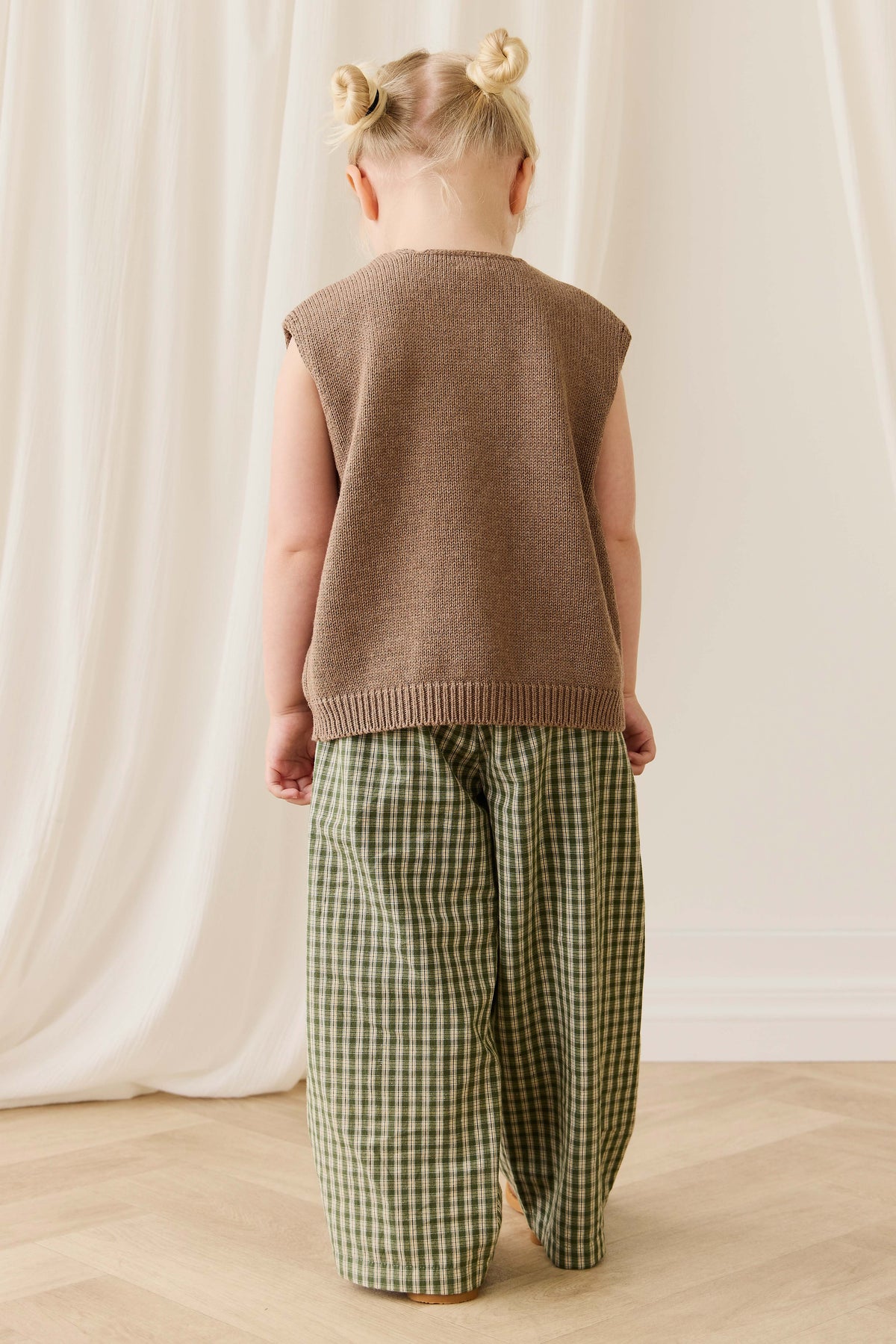 Gilet classique marron en coton boutonné avec poches plaquées pour enfants