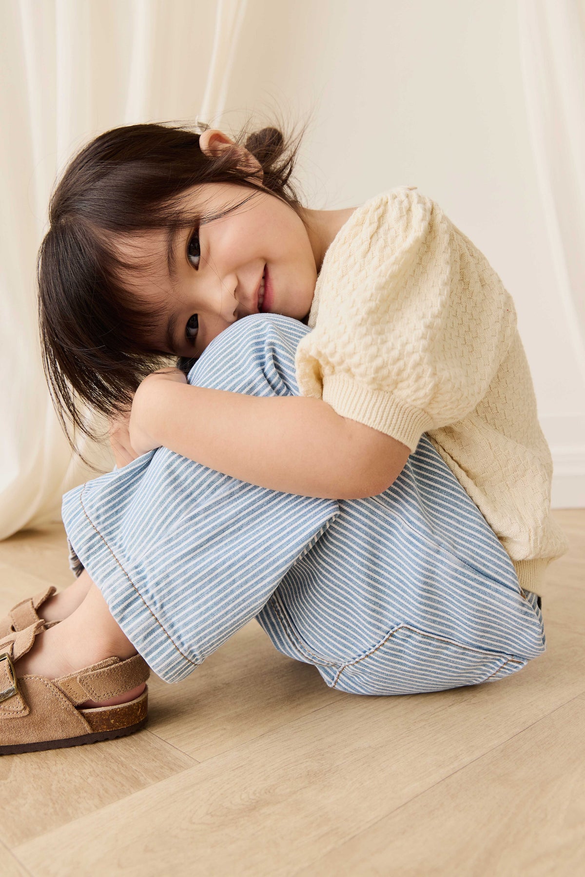 Pantalon en jean rayé bleu clair vintage avec taille élastique et boutons sans nickel pour enfants