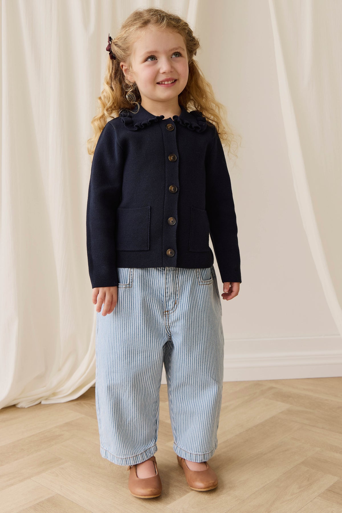 Pantalon en jean rayé bleu clair vintage avec taille élastique et boutons sans nickel pour enfants
