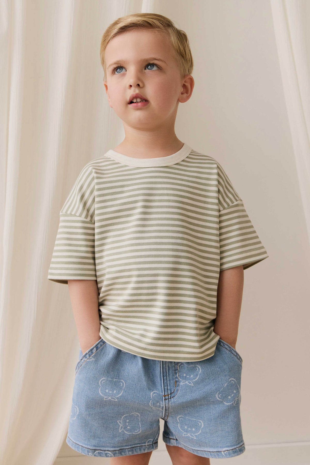 Short en jean imprimé ludique avec taille élastique et extensible pour le jeu quotidien