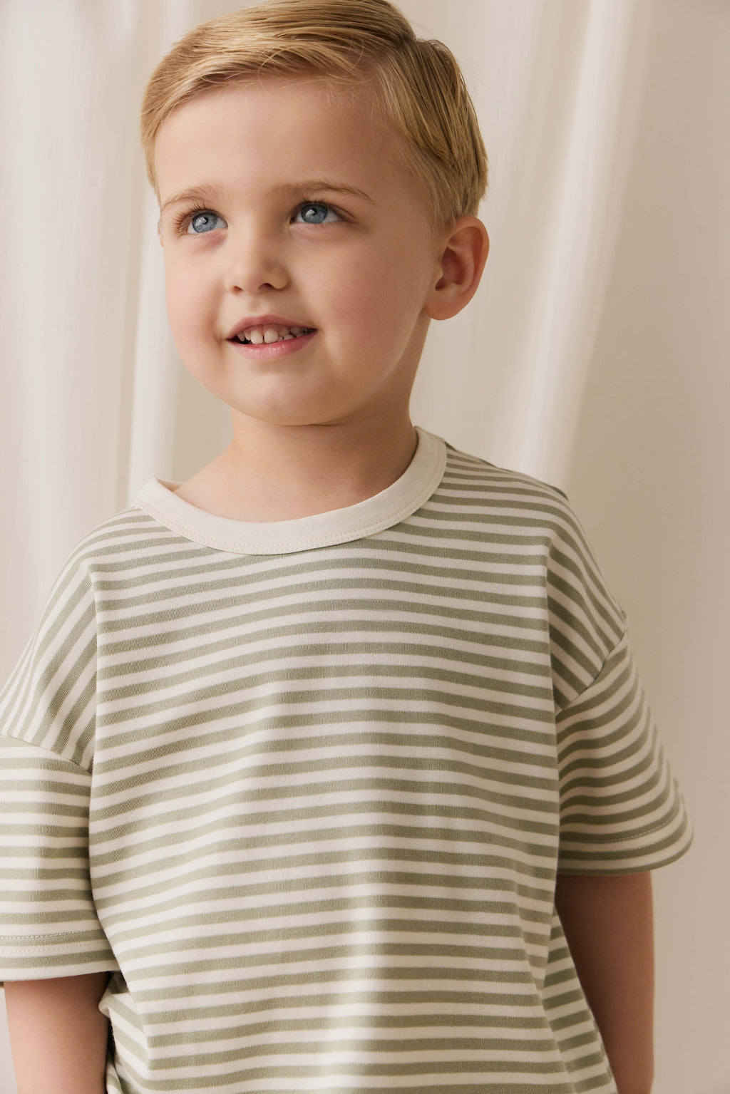 T-shirt classique en coton Pima rayé vert et blanc avec tissu infroissable pour enfants