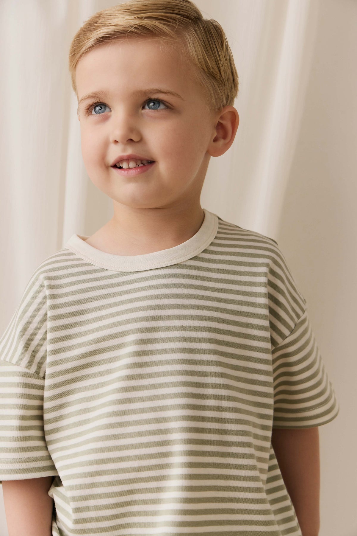 T-shirt classique en coton Pima rayé vert et blanc avec tissu infroissable pour enfants