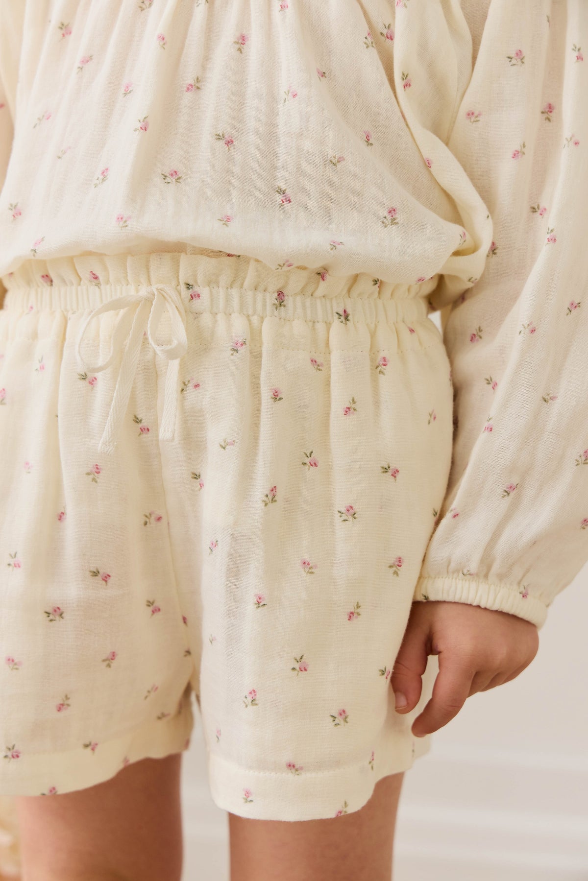 Short en mousseline de coton biologique Rose Saule parchemin romantique pour fille avec taille à cordon de serrage