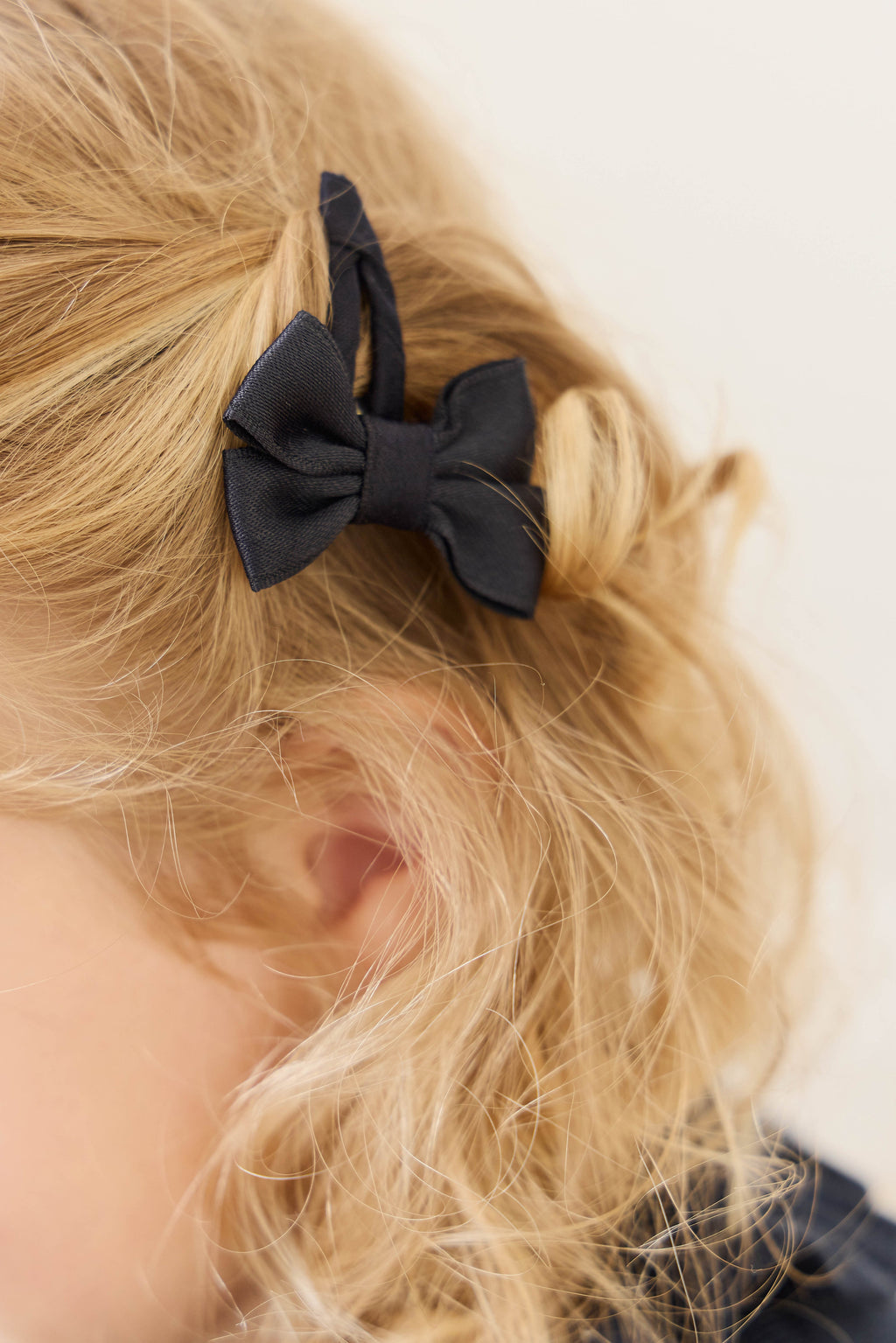 Ensemble de barrettes à cheveux en polyester avec nœud noir classique à maintien sûr pour filles
