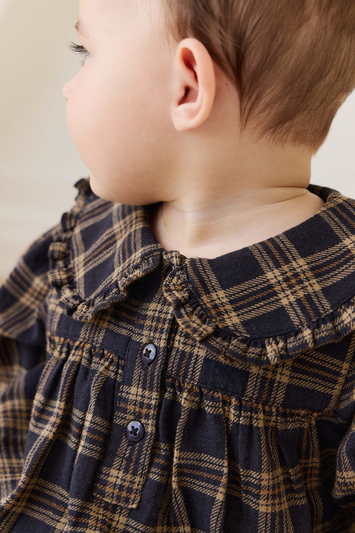 Combinaison en coton biologique à carreaux style forêt classique avec col froncé pour bébés et tout-petits