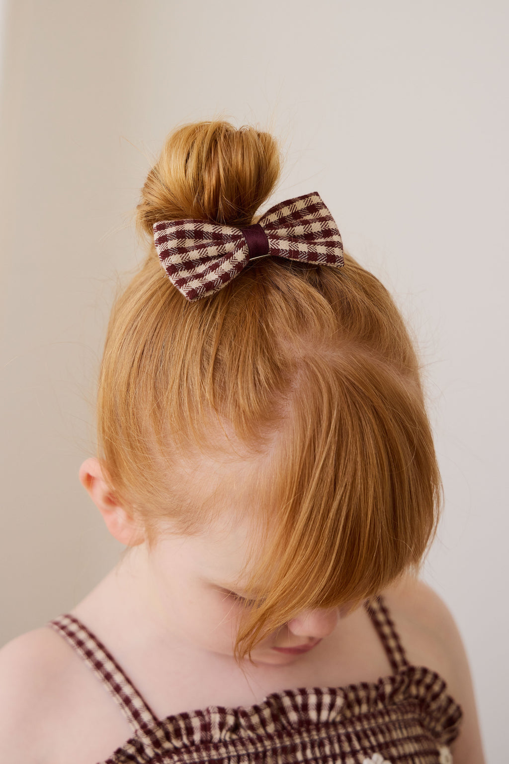 Nœud pour cheveux classique en vichy cannelle en coton biologique avec nœud central pour filles