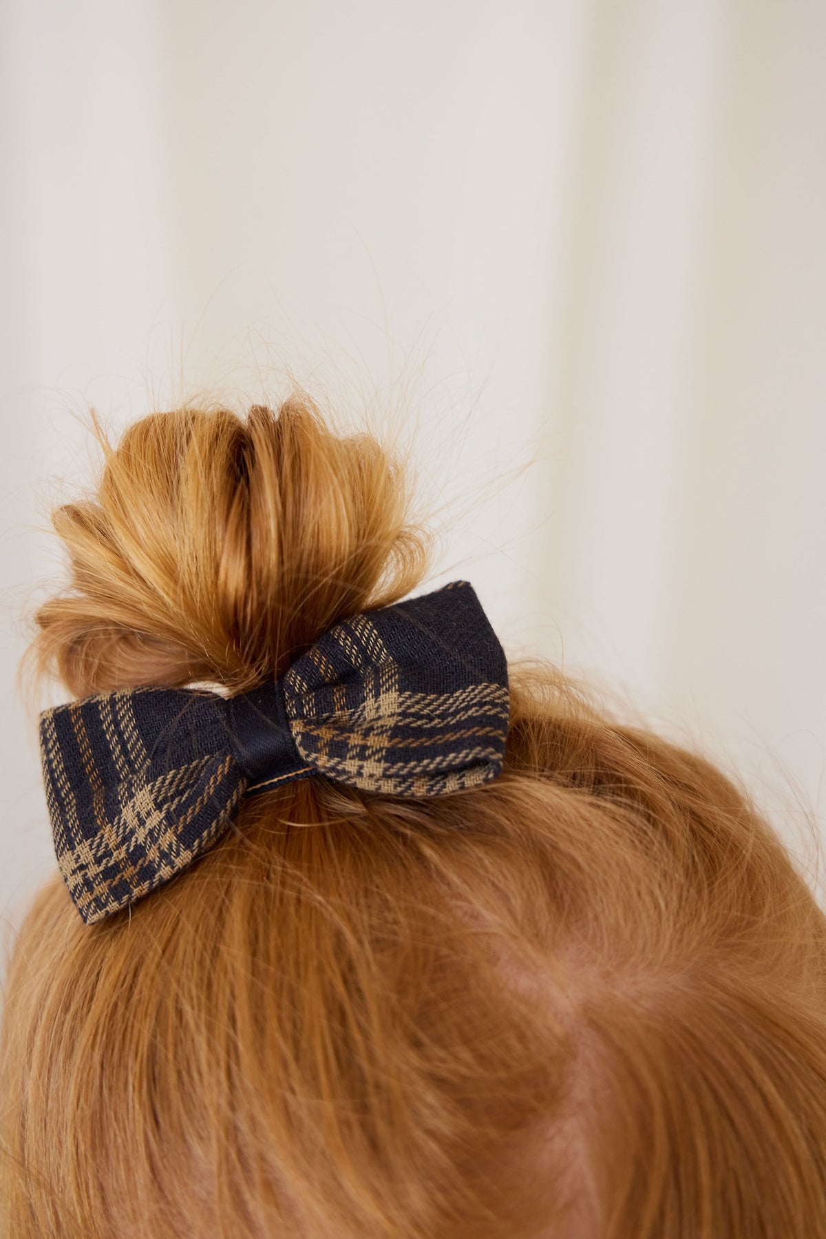 Nœud à cheveux en coton biologique à carreaux "Earthy Woodland" avec nœud central pour filles