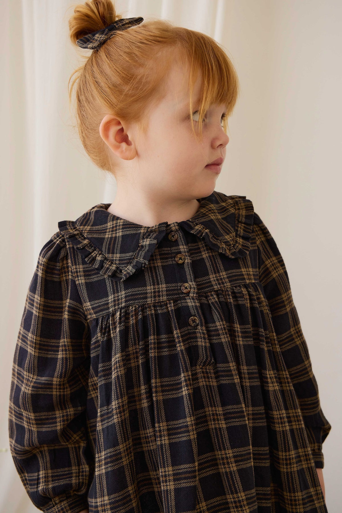 Robe classique en coton biologique à carreaux Woodland avec col Claudine et corsage froncé pour filles