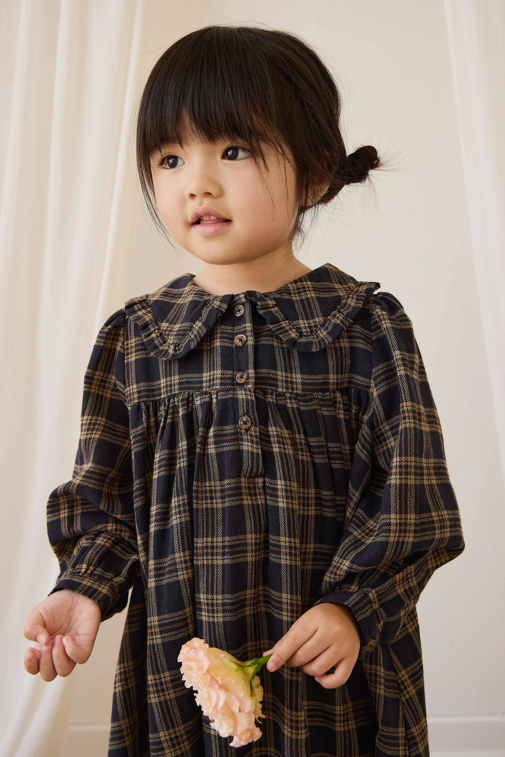 Robe classique en coton biologique à carreaux Woodland avec col Claudine et corsage froncé pour filles