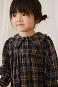 Robe classique en coton biologique à carreaux Woodland avec col Claudine et corsage froncé pour filles