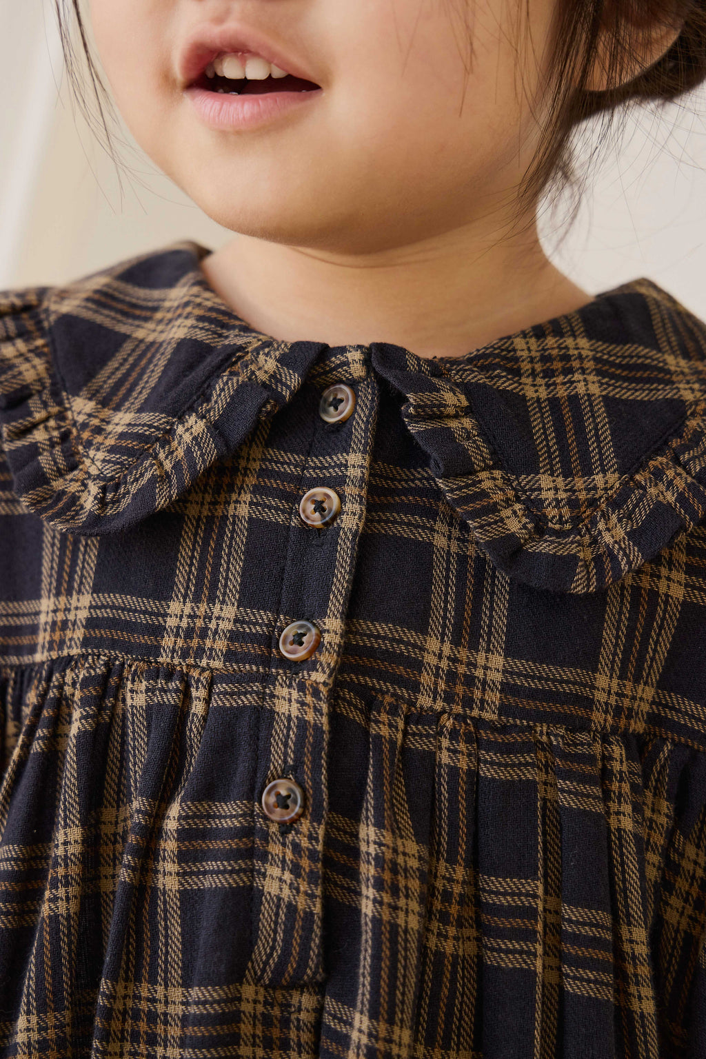 Robe classique en coton biologique à carreaux Woodland avec col Claudine et corsage froncé pour filles