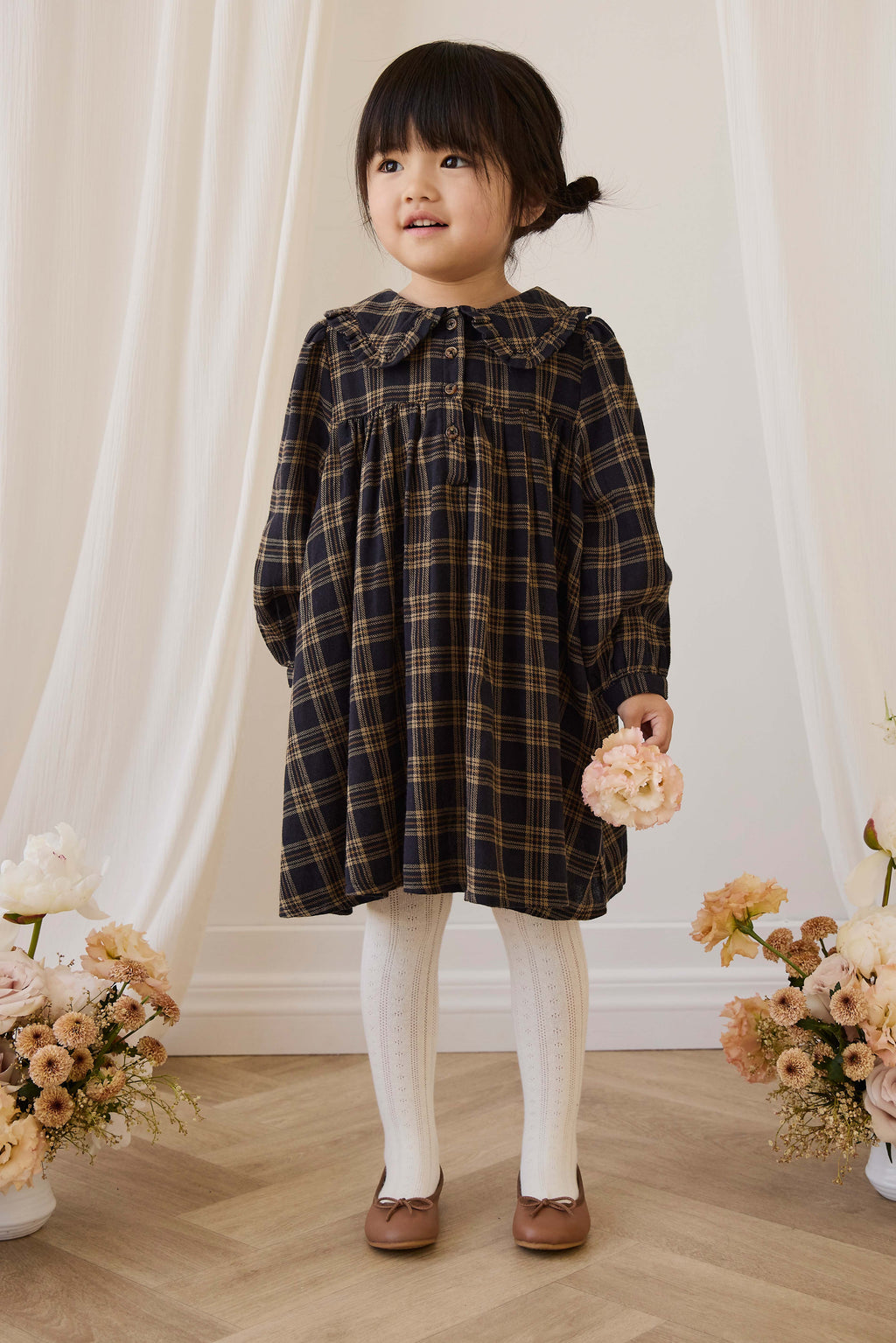 Robe classique en coton biologique à carreaux Woodland avec col Claudine et corsage froncé pour filles