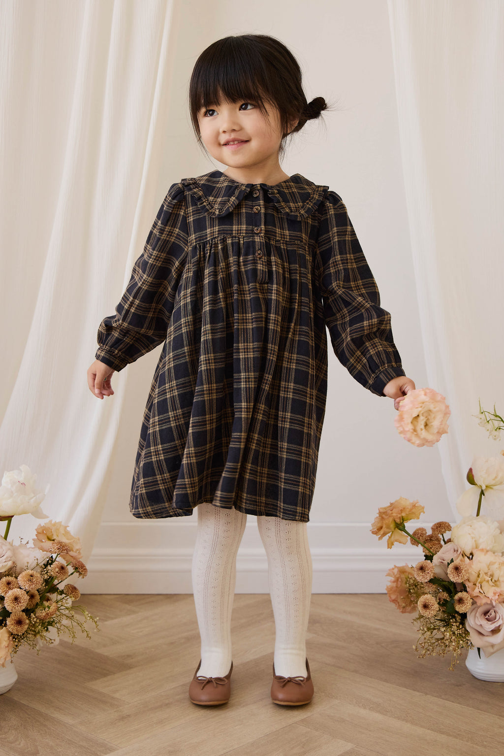 Robe classique en coton biologique à carreaux Woodland avec col Claudine et corsage froncé pour filles