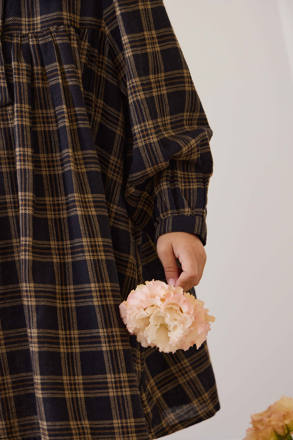 Robe classique en coton biologique à carreaux Woodland avec col Claudine et corsage froncé pour filles