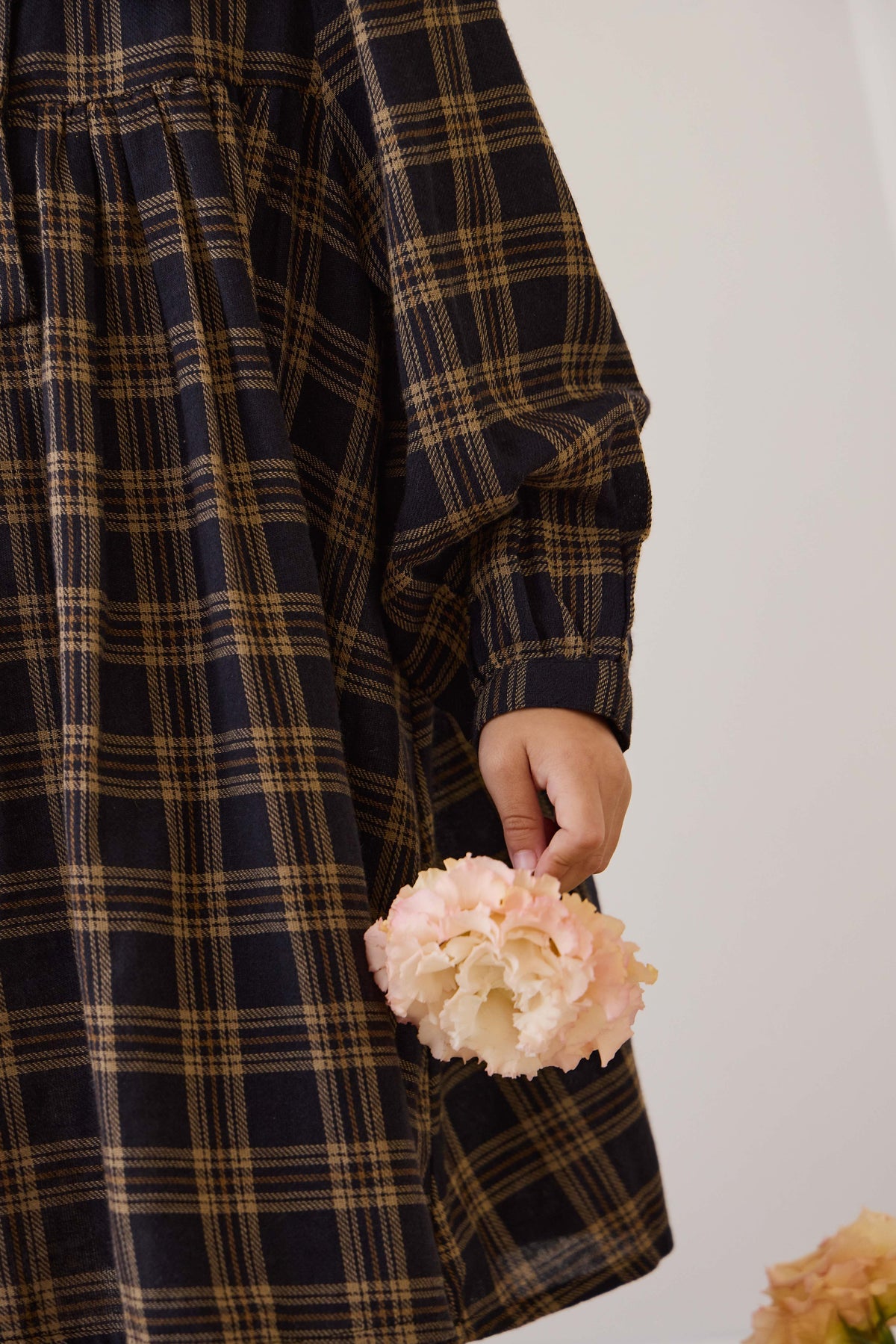 Robe classique en coton biologique à carreaux Woodland avec col Claudine et corsage froncé pour filles