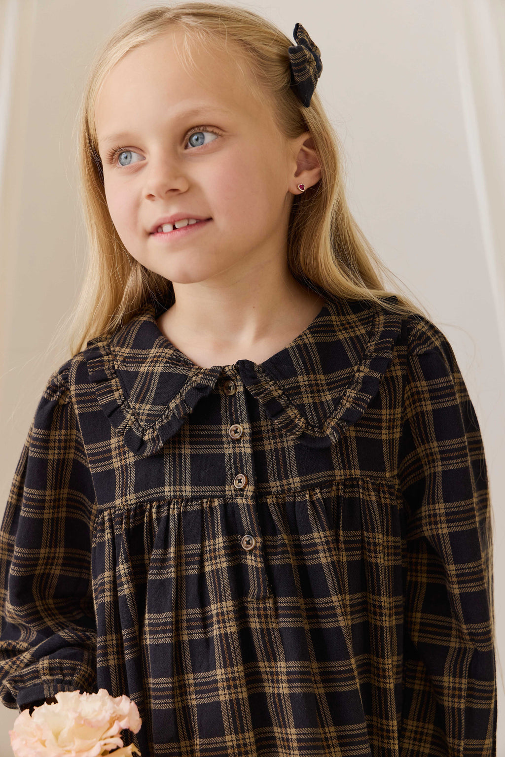Robe classique en coton biologique à carreaux Woodland avec col Claudine et corsage froncé pour filles