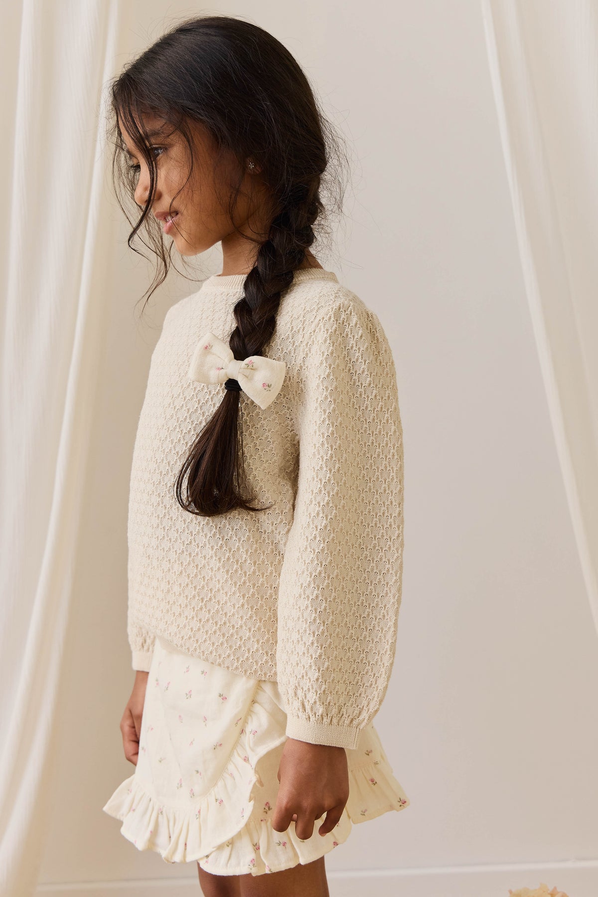 Haut en coton tricoté texturé vanille classique avec manches froncées et fermeture en trou de serrure pour tout-petits