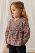 Blouse en coton biologique vichy cannelle vintage avec devant cache-cœur et taille froncée pour fille