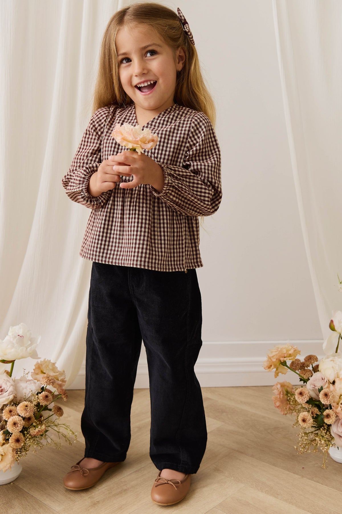 Blouse en coton biologique vichy cannelle vintage avec devant cache-cœur et taille froncée pour fille
