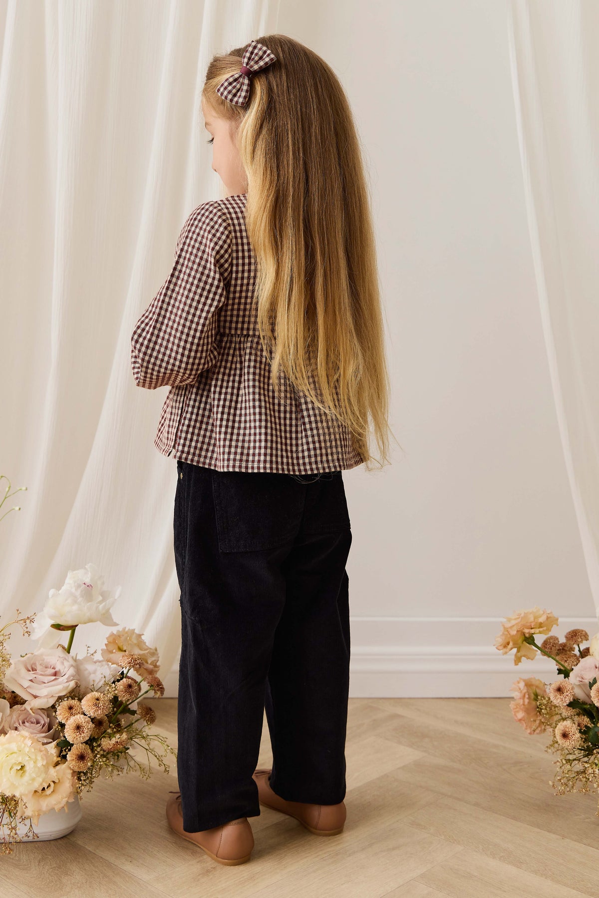 Blouse en coton biologique vichy cannelle vintage avec devant cache-cœur et taille froncée pour fille