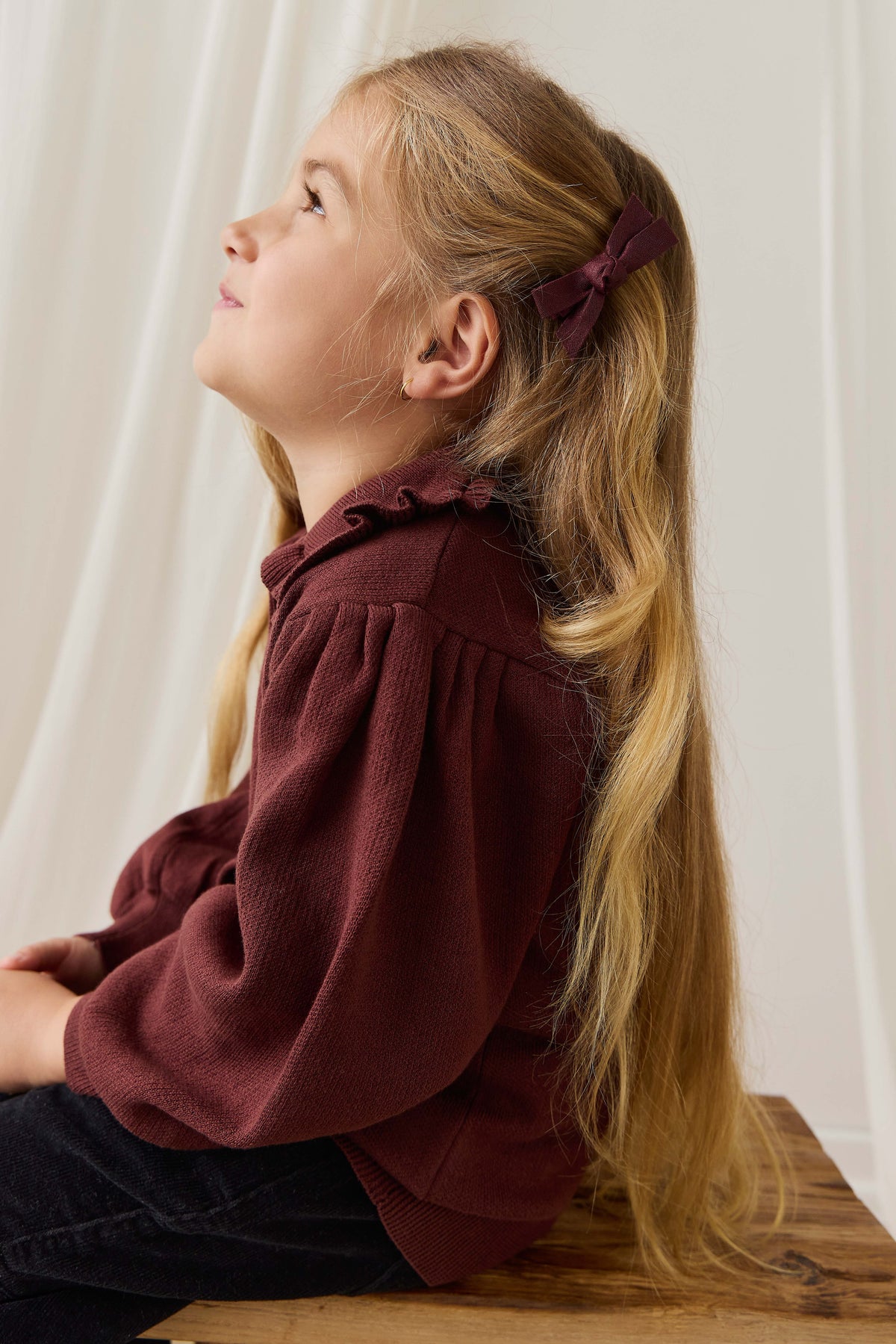 Cardigan Vintage en Coton Tricoté Marron Chocolat Texturé avec Col Volanté et Manches Bouffantes pour Filles