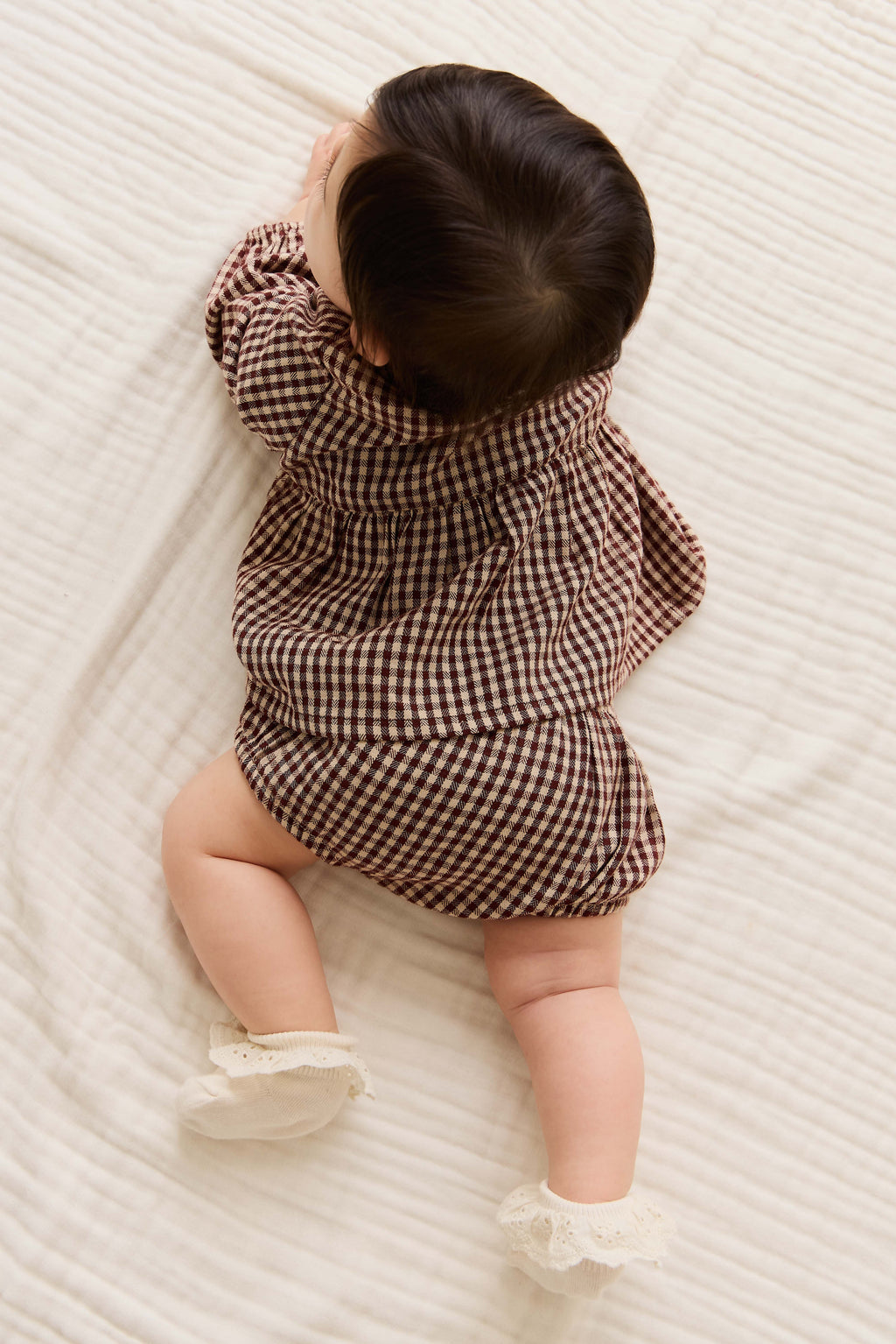 Blouse en coton biologique vichy cannelle vintage avec devant cache-cœur et taille froncée pour fille
