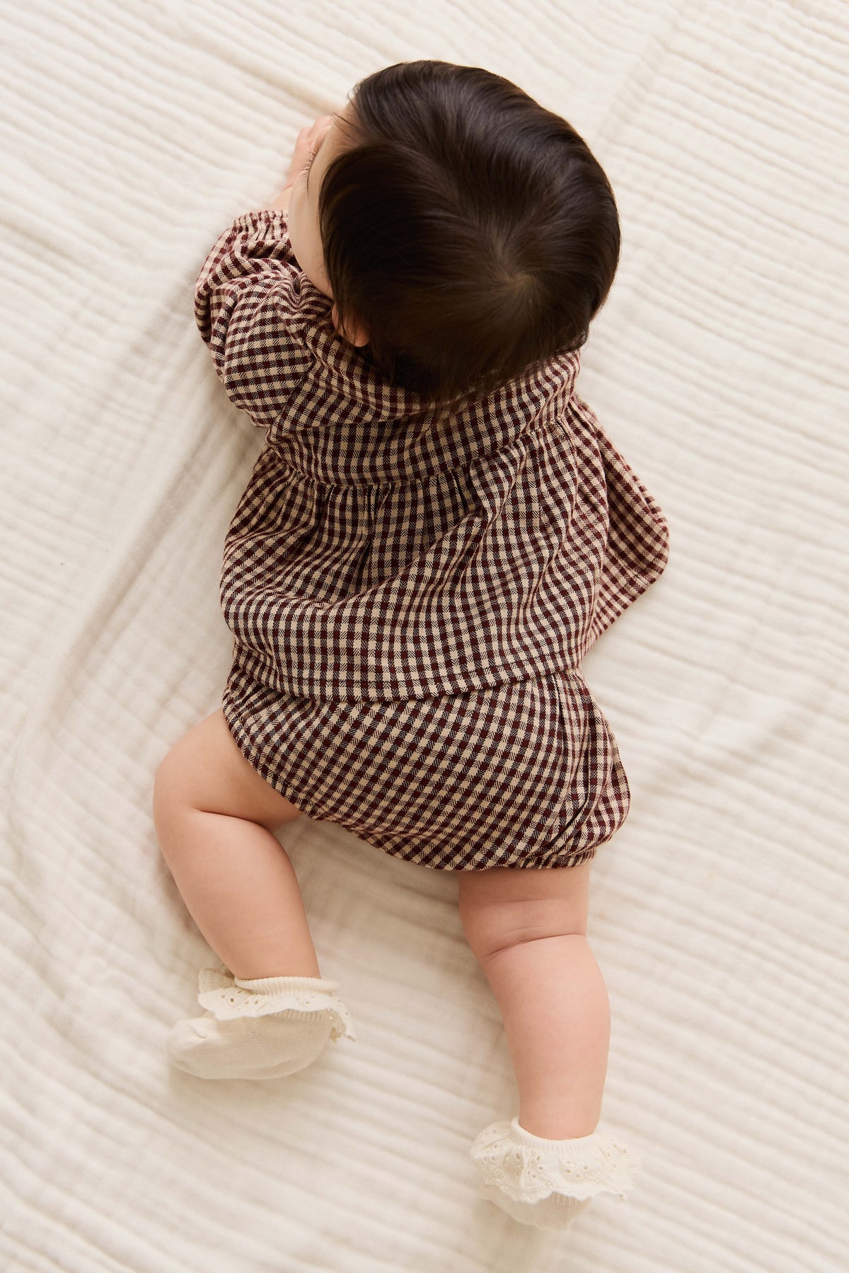Blouse en coton biologique vichy cannelle vintage avec devant cache-cœur et taille froncée pour fille