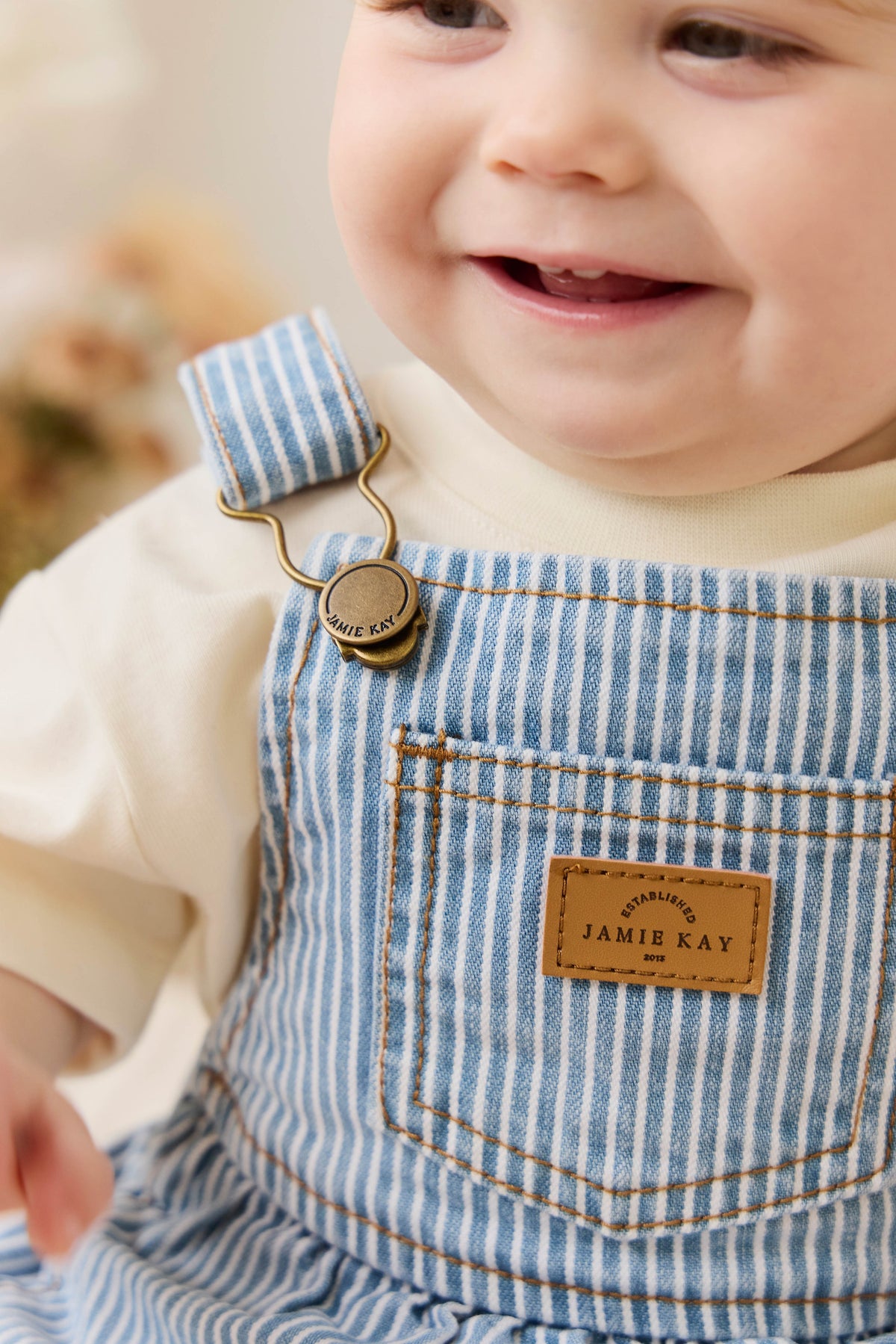 Barboteuse en jean vintage et coton à rayures nuage avec bretelles réglables pour bébés et tout-petits