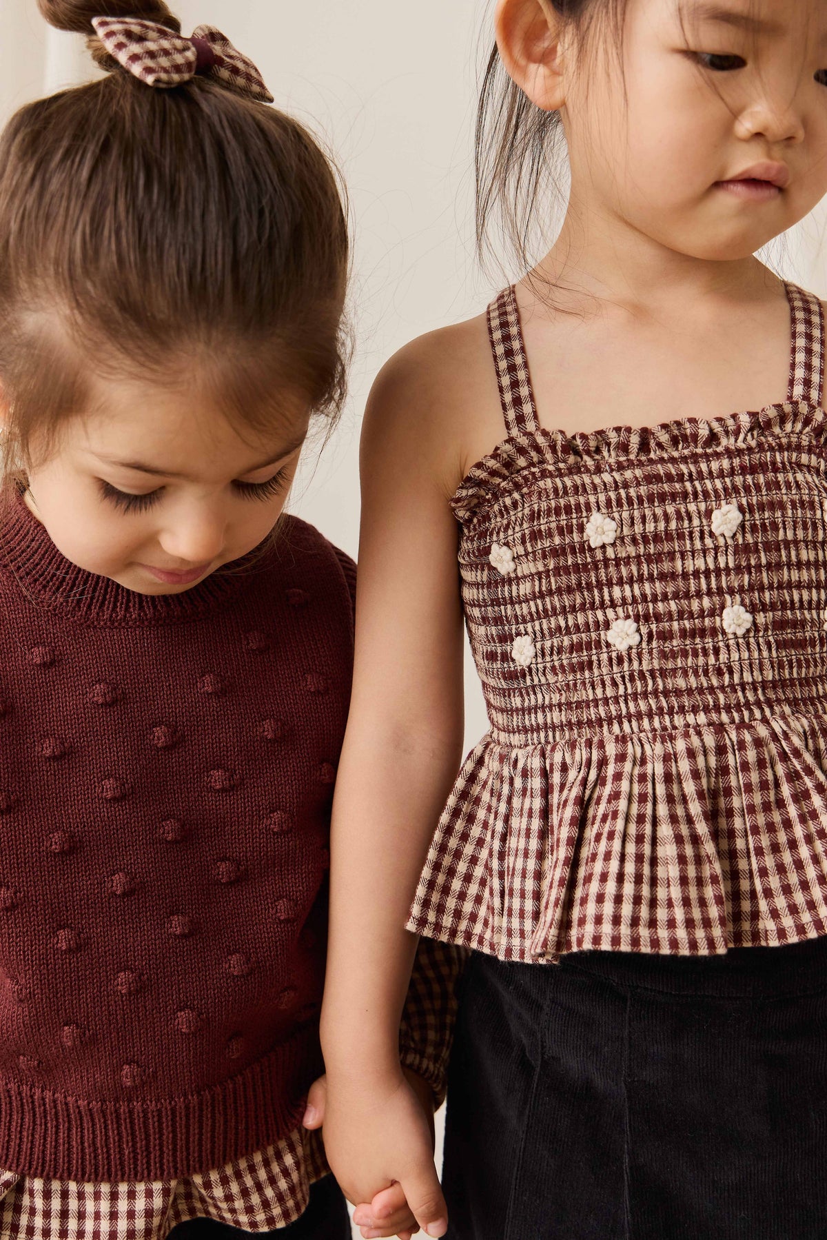 Gilet sans manches en coton tricoté texturé marron chocolat classique pour un superposition facile
