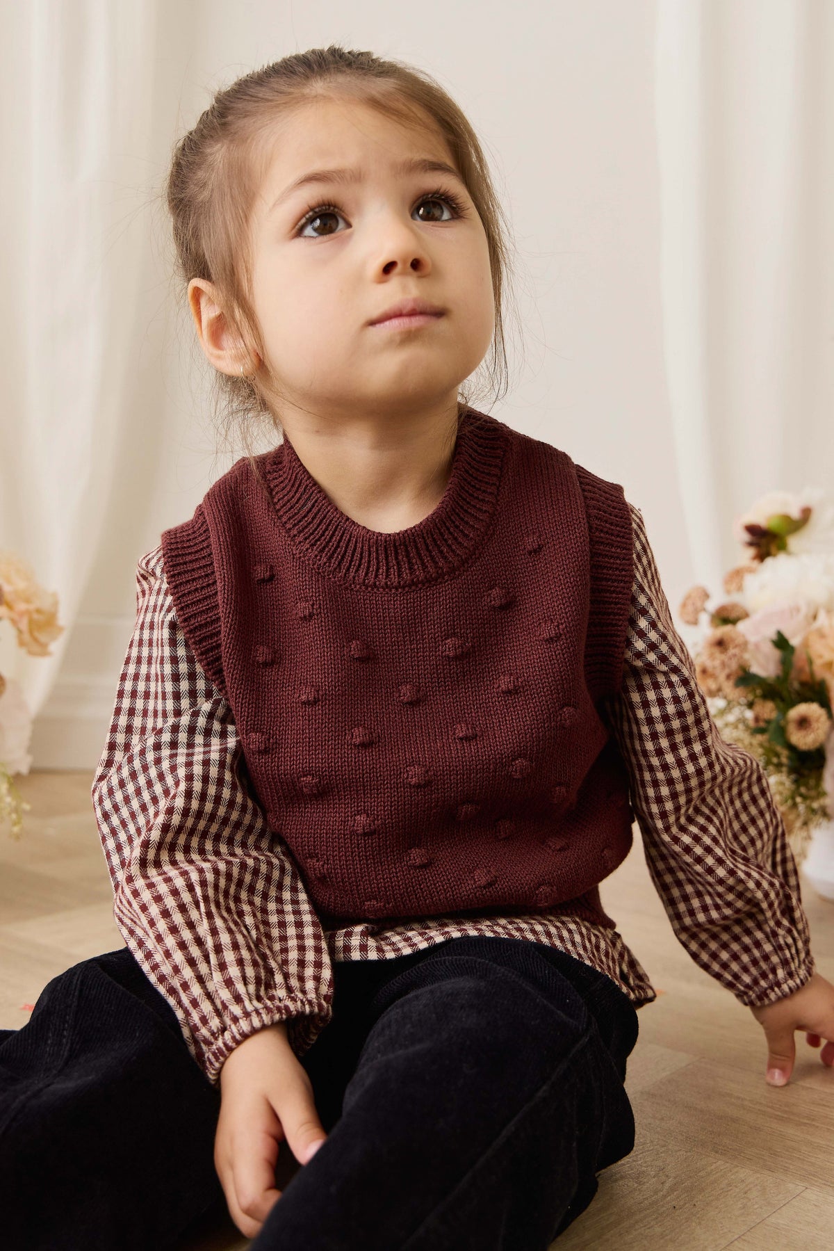 Gilet sans manches en coton tricoté texturé marron chocolat classique pour un superposition facile