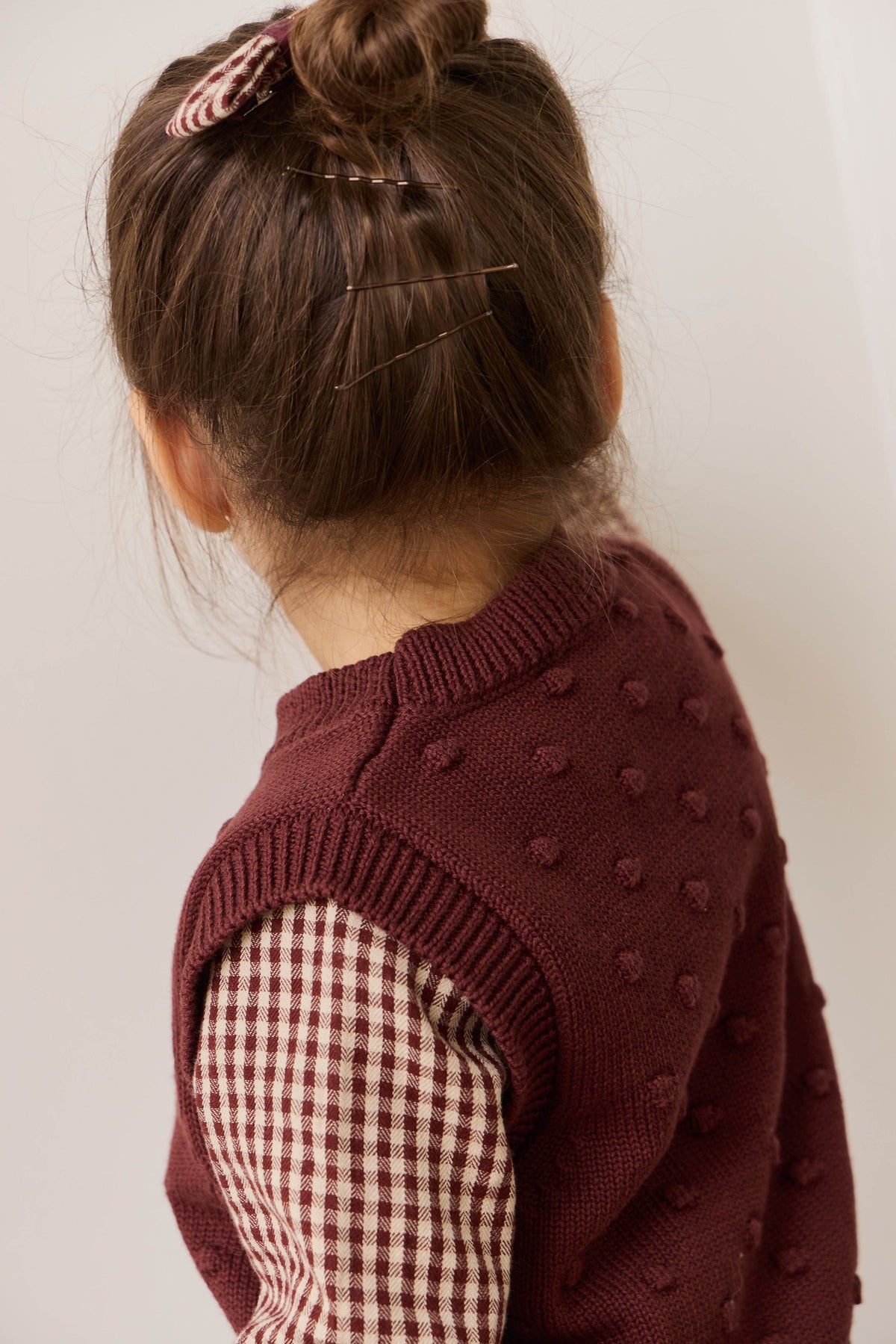 Gilet sans manches en coton tricoté texturé marron chocolat classique pour un superposition facile