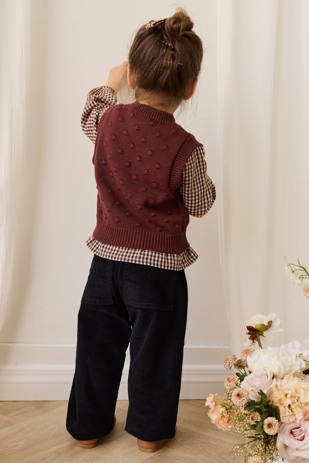 Gilet sans manches en coton tricoté texturé marron chocolat classique pour un superposition facile