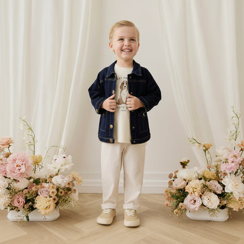 Veste en jean classique bleu indigo foncé avec surpiqûres contrastantes et boutons sans nickel pour enfants