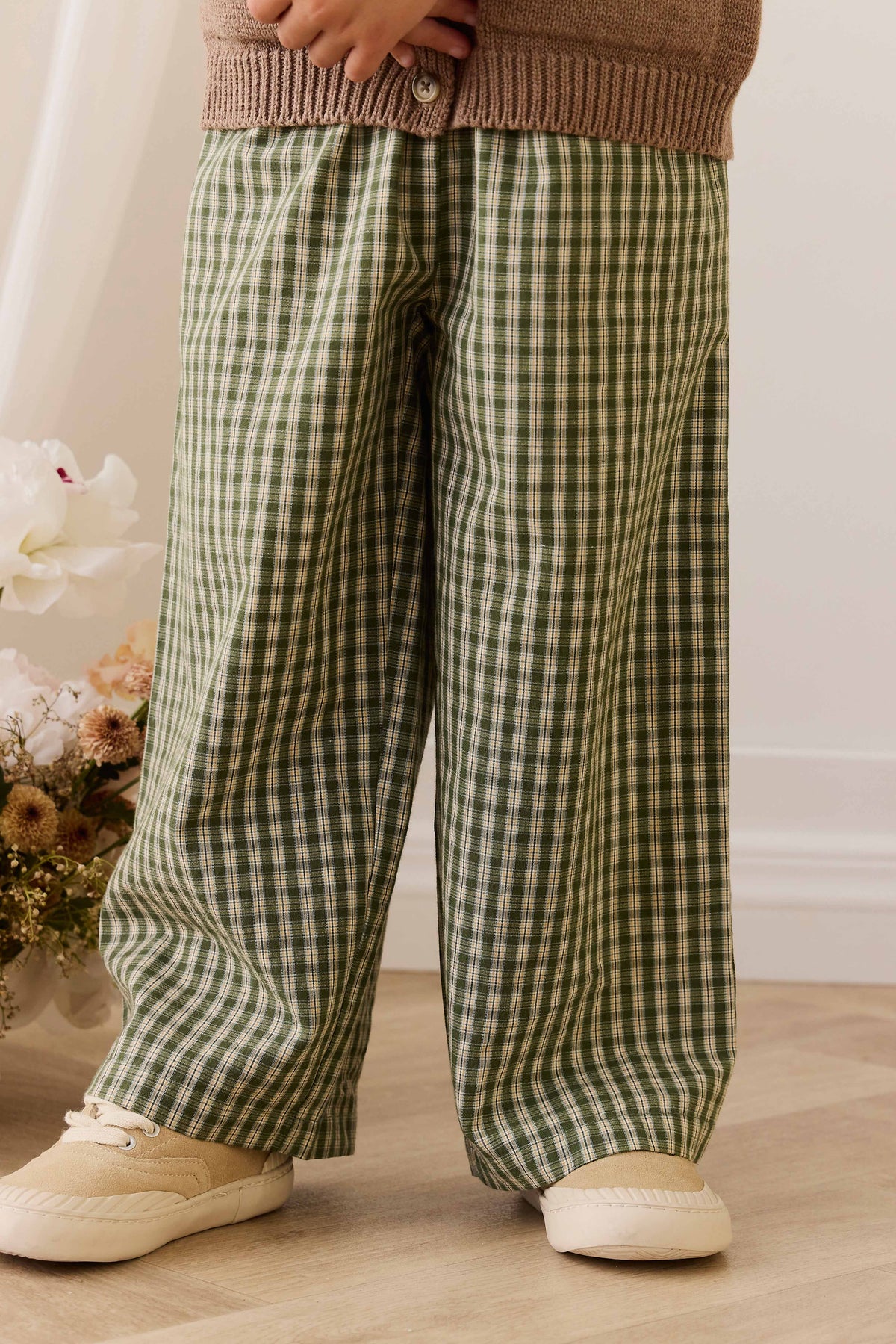 Pantalon large pour enfants en coton biologique avec ceinture à nouer ajustable et motif à carreaux "ravine terreuse"