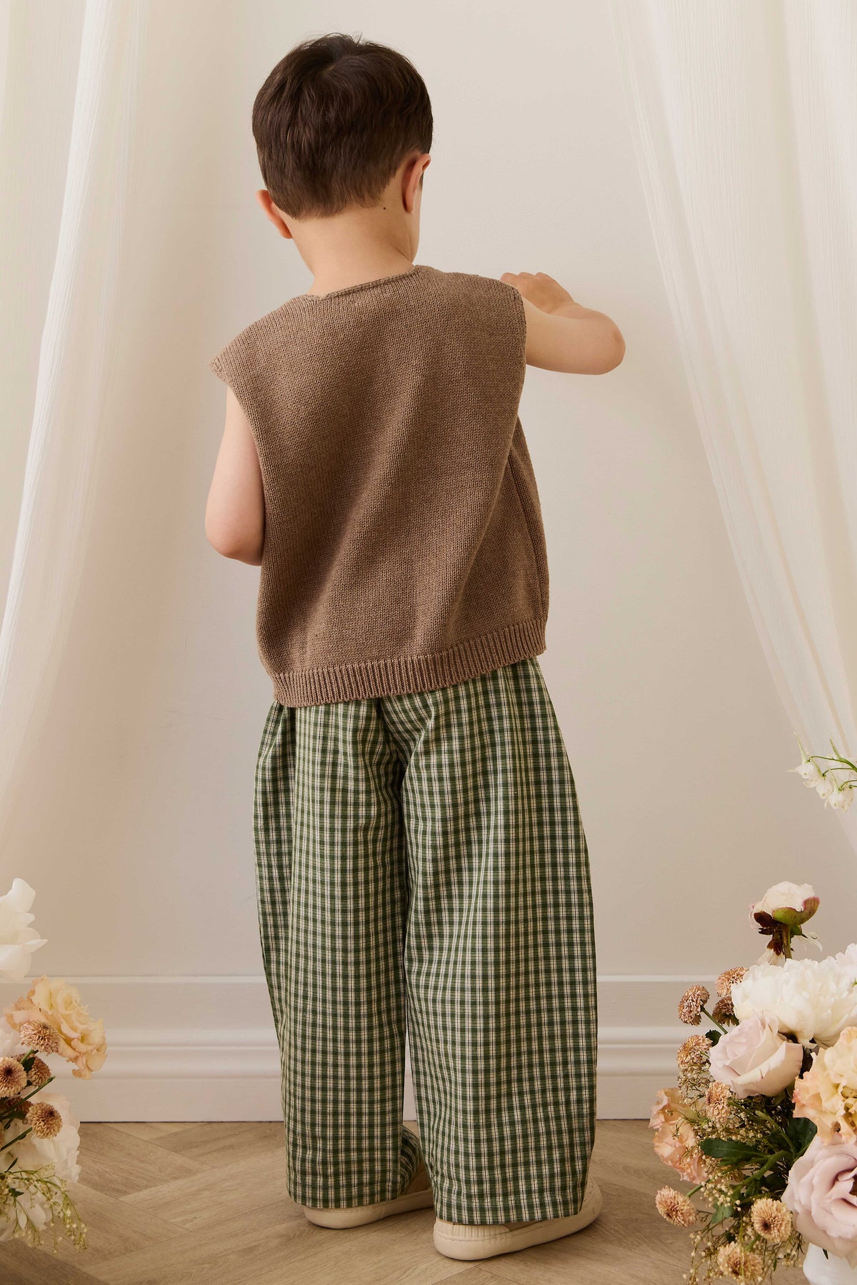 Pantalon large pour enfants en coton biologique avec ceinture à nouer ajustable et motif à carreaux "ravine terreuse"