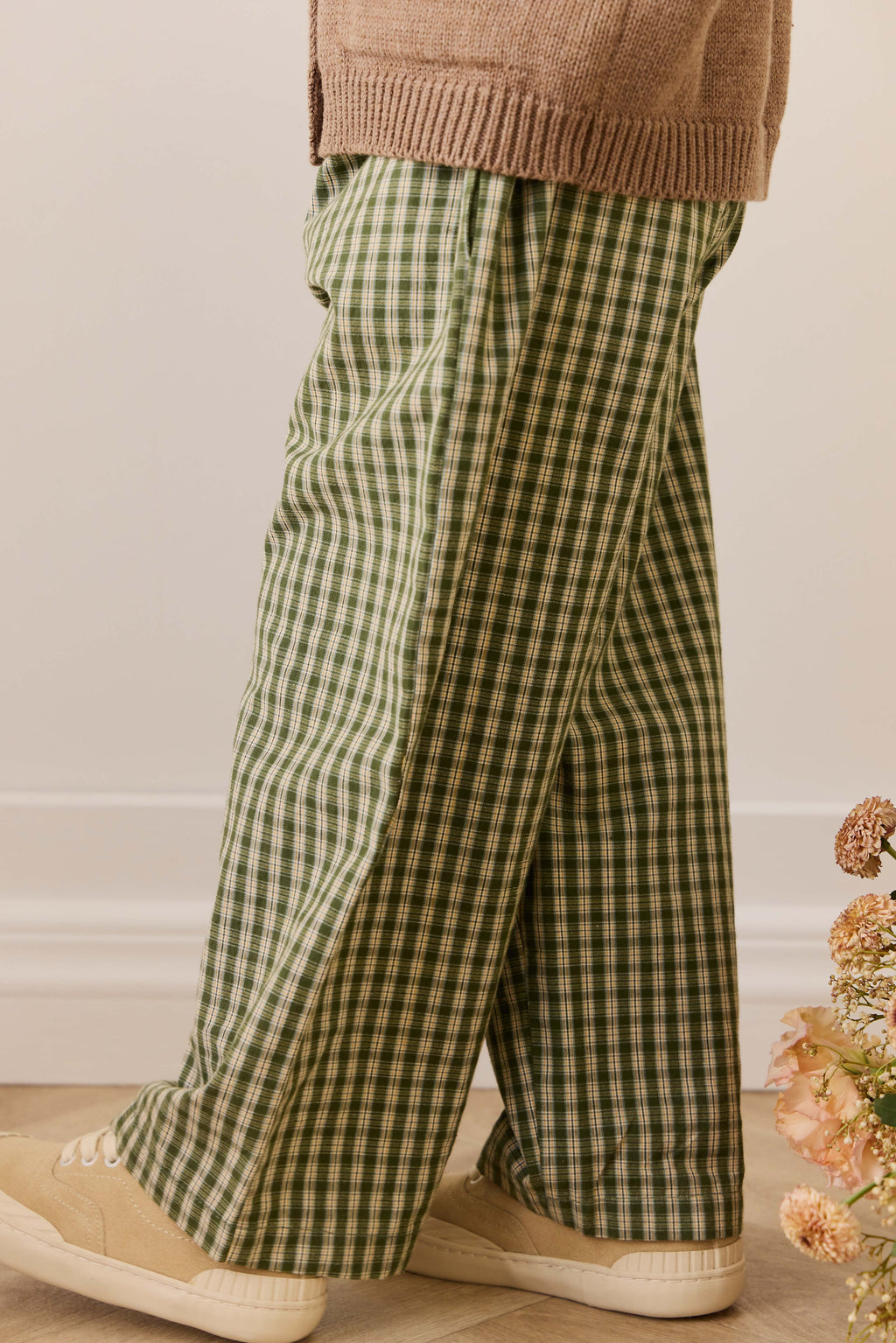 Pantalon large pour enfants en coton biologique avec ceinture à nouer ajustable et motif à carreaux "ravine terreuse"
