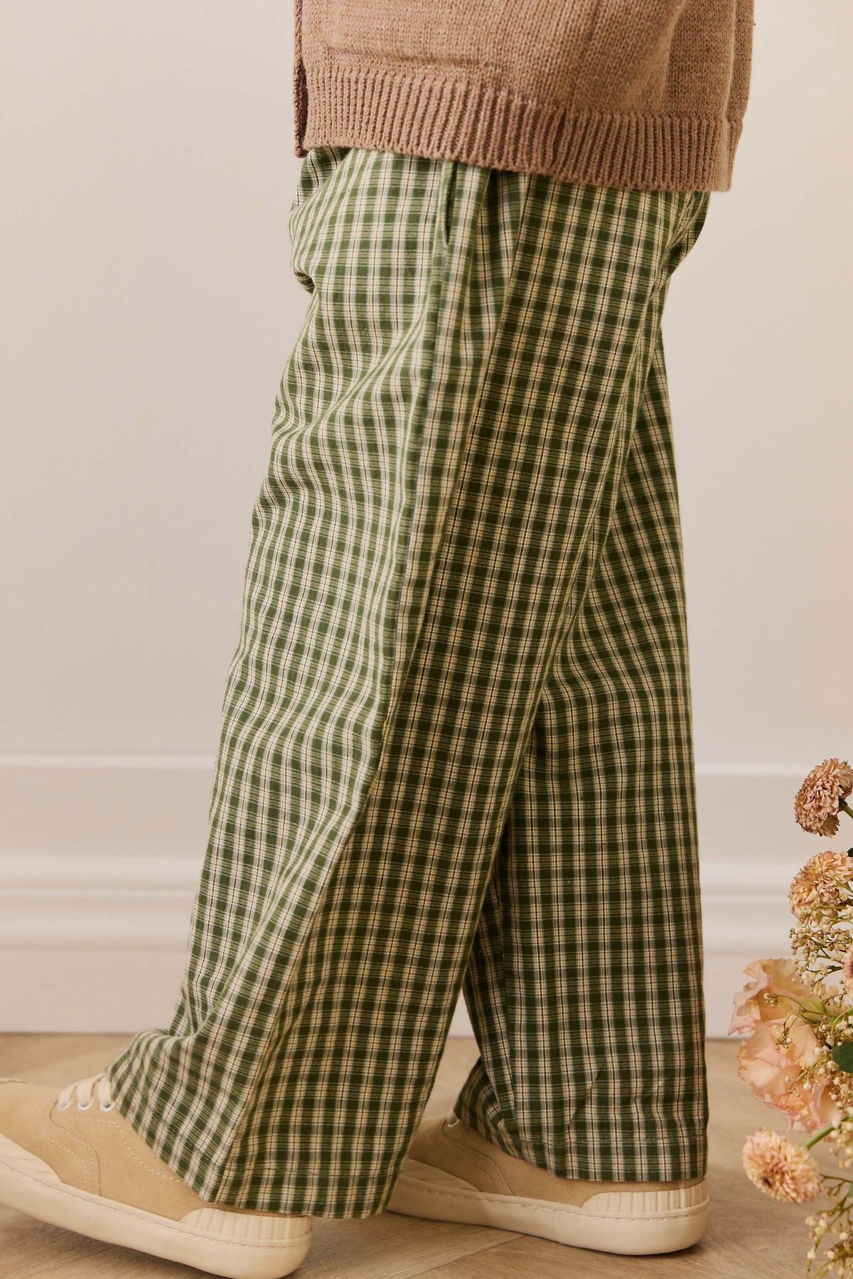 Pantalon large pour enfants en coton biologique avec ceinture à nouer ajustable et motif à carreaux "ravine terreuse"