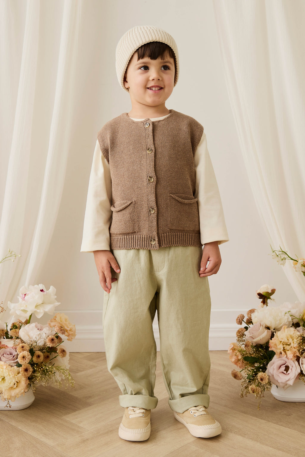 Gilet classique marron en coton boutonné avec poches plaquées pour enfants